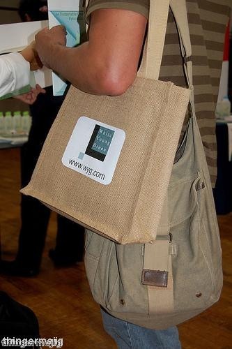 Mobile workers 'prefer big bags'