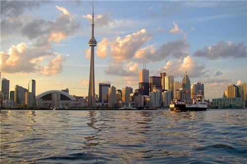 Toronto families receive charity food gift bags